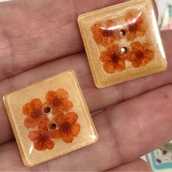 Folkart Bobbin Resin Dried Flower Needlepoint Quilt Novelty Kitsch Earring Lot - Picture 14 of 16